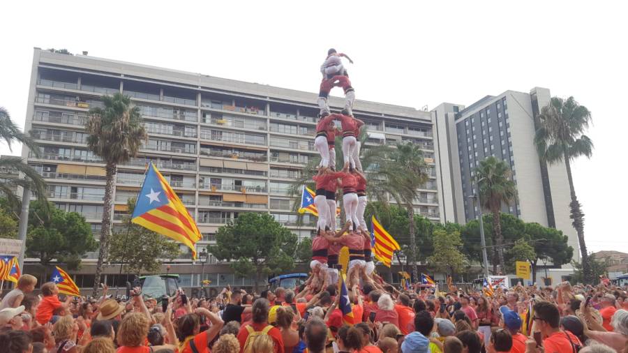 La Colla Vella de Valls a la manifestaci&oacute;. FOTO: Alba Marin&eacute;
