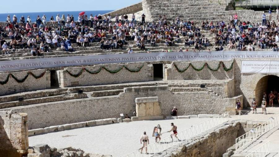 El mundo de los gladiadores, en el escenario natural del Amfiteatre, fue uno de los actos que se pudo ver en la última jornada de Tàrraco Viva. Foto: Lluís Milián