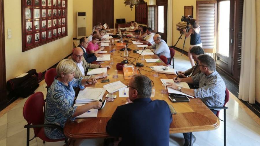 Imagen del inicio de la sesión del consejo de administración de Reus Serveis Municipals. Foto: Pere Ferré