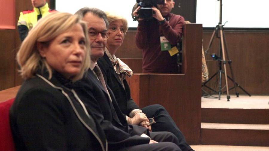 Artur Mas, Joana Ortega i Irene Rigau, al banc dels acusats el 6 de febrer. Foto: ACN