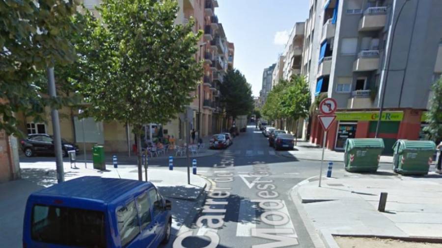 La agresión ocurrió en este punto de la calle Escultor Modest Gené esquina con Pere de Lluna. FOTO: Google Maps