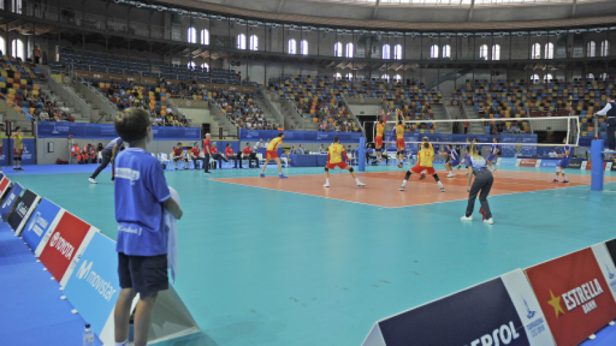 La selección española de voleibol, con la TAP casi vacía durante las semifinales. FOTO: Alfredo Gonzaĺez