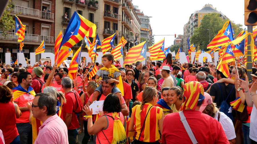 Gran pla general de la manifestaci&oacute; de la Diada de l'11 de setembre de 2018 a Barcelona. FOTO: ACN