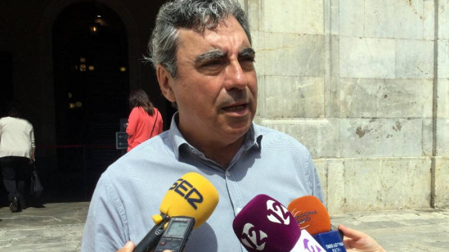 El portaveu de CiU a l'Ajuntament de Tarragona, Albert Abelló, en una atenció als mitjans. Foto: ACN
