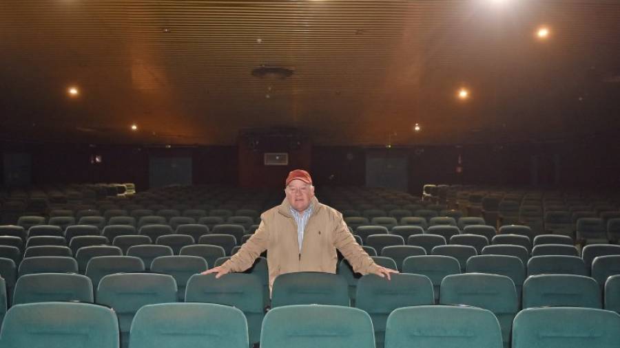 Alejo Zúñiga, en el interior de la sala 1, con 2.200 butacas entre la platea y el anfiteatro. Foto: Alfredo González