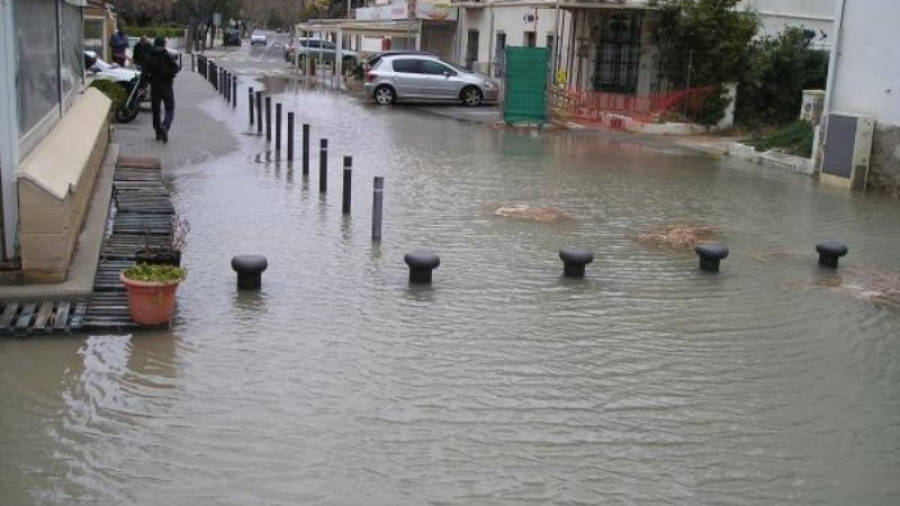 En días de lluvia las inundaciones son habituales en Sant Salvador.