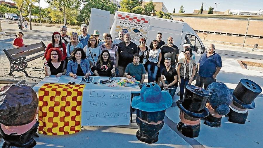 Una pancarta con el mensaje ‘Els barris també són Tarragona’. Foto: Lluis Milian