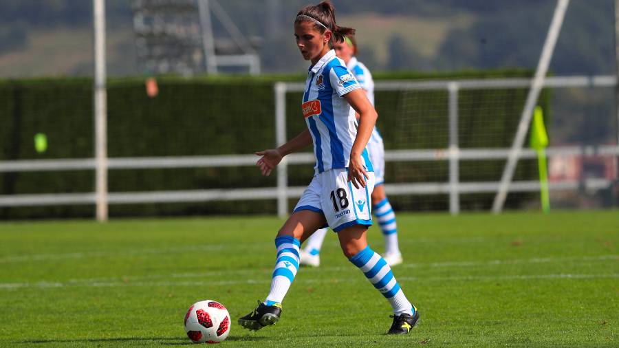 Paola Soldevila, futbolista de Porrera que milita en la Real Sociedad, durante un partido. FOTO: cedida