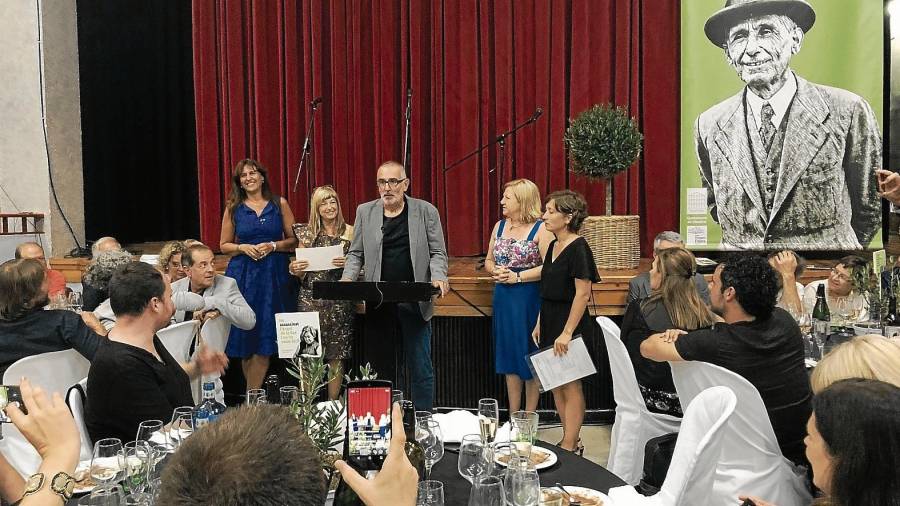 El guanyador del Premi de Narrativa, Jordi Gilabert, durant l’acte de dimecres passat a Vinebre. FOTO: Consell Comarcal Ribera d’Ebre