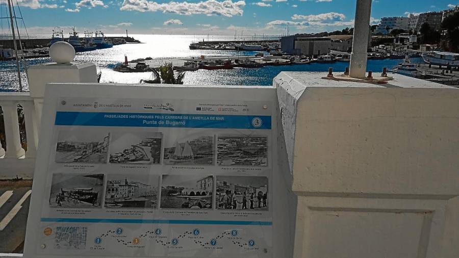 Pel poble i el port de la Cala s’han instal·lat plafons amb informació històrica i sobre arts i tècniques pesqueres. FOTO: Ajuntament de l'Ametlla de Mar