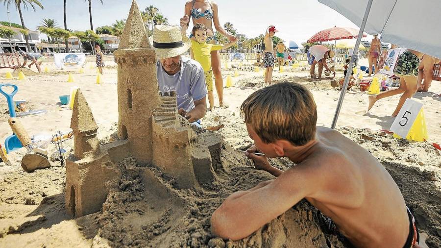 Los concursantes pudieron lucir sus habilidad en crear construcciones de arena durante la competición. FOTO: Alfredo González