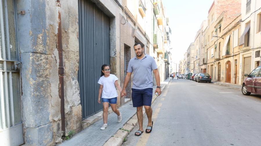 La mejora de la calle Balmes es una de las reivindicaciones históricas de la Associació de Veïns El Carrilet. FOTO: Alba Mariné