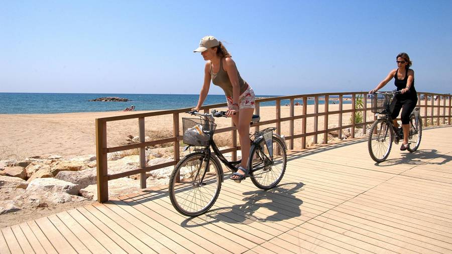 La bicicleta, el medio de transporte ideal en Cambrils. Foto: Cedida