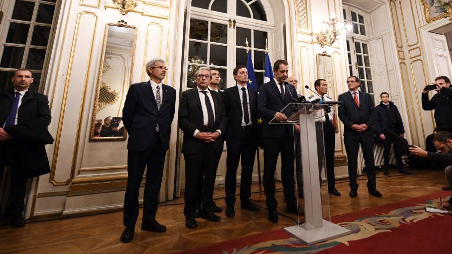 El ministro del Interior de Francia, Christophe Castaner, pronuncia un discurso en el marco del tiroteo de Estrasburgo. FOTO: EFE