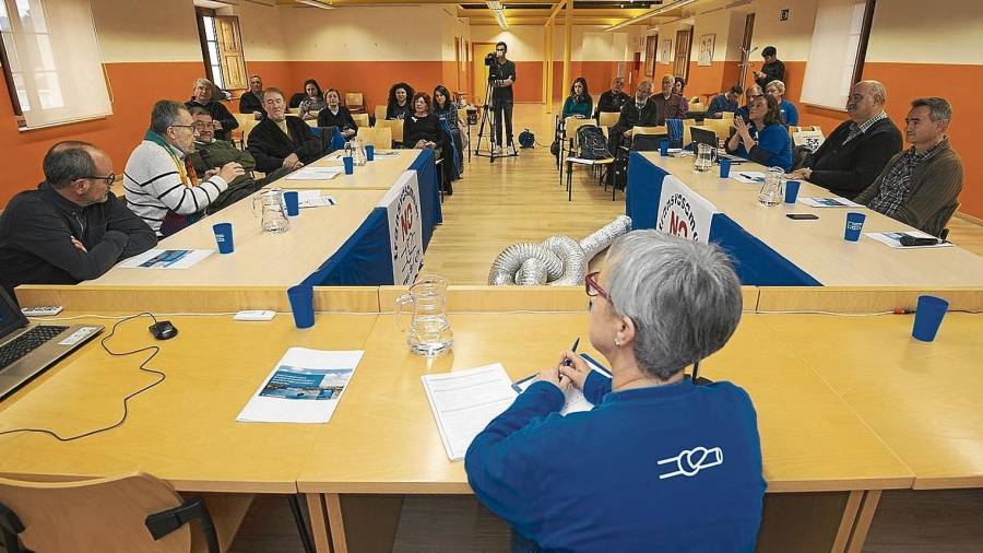 Imatge de la trobada celebrada a la Biblioteca de Roquetes. FOTO: Joan Revillas