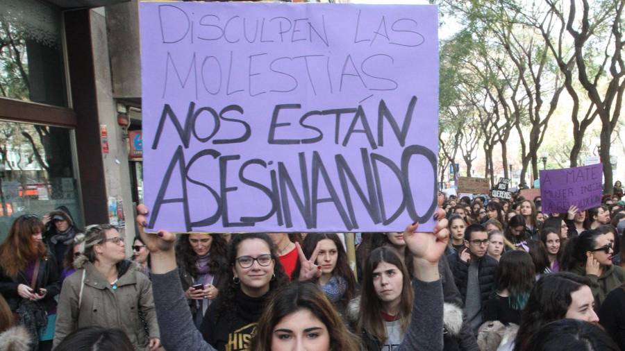Imagen de archivo de una movilización feminista, el pasado 8 de marzo en Tarragona. FOTO: LLUÍS MILIÁN