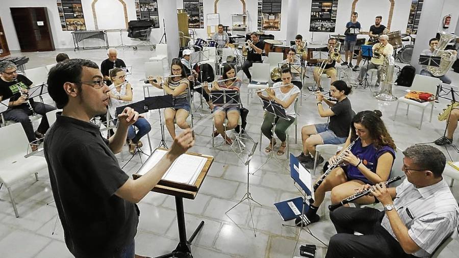 Assaig de la Banda Unió Musical de Tarragona per preparar les actuacions de les festes de Santa Tecla. FOTO: Pere Ferré