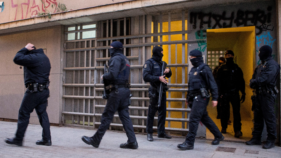 Los Mossos d'Esquadra llevan a cabo desde primera hora de esta mañana una operación contra el terrorismo yihadista. FOTO: E