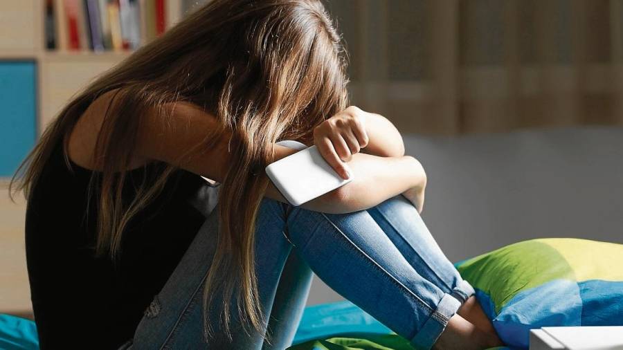 Las adolescentes son víctimas del ciberacoso en más casos que los chicos. FOTO: thinkstockphotos