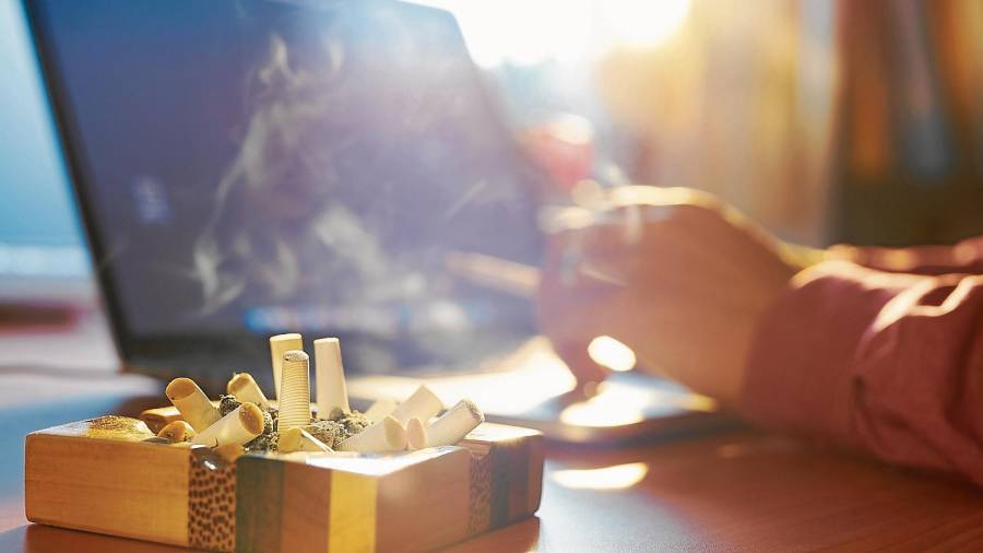 Las patologías derivadas del tabaco afectan a la productividad. thinkstockphotos