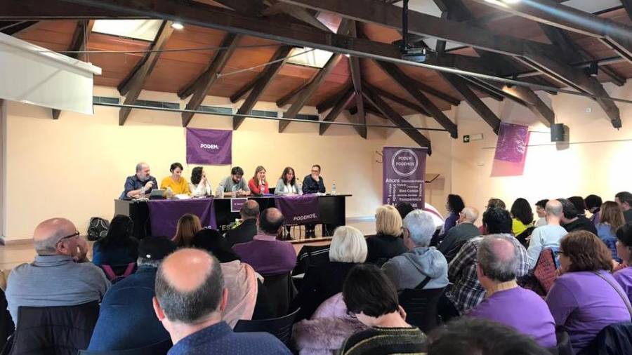 Miembros de Podemos presentan en El Vendrell su gestión.
