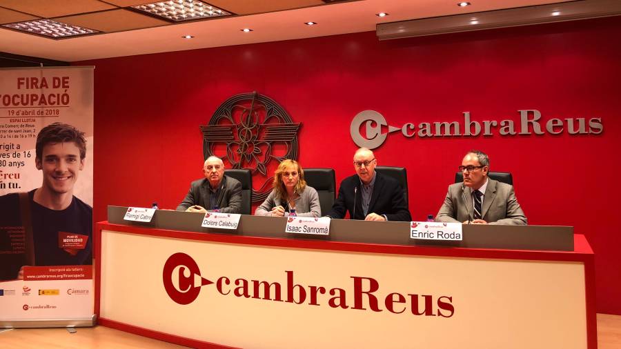 De izquierda a derecha, Remigi Cabré, director gerente de la Cambra de Comerç; Dolors Calabuig; Isaac Sanromà, y Enric Roda. FOTO: s. f.