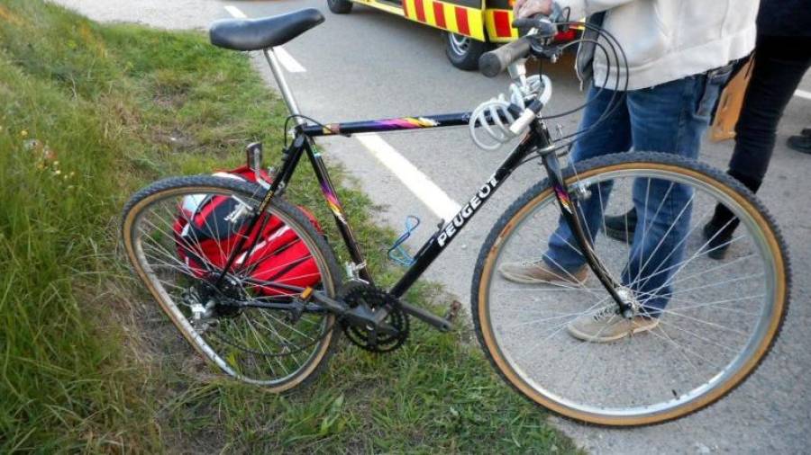 Imagen de archivo de una bicicleta dañada en un accidente. FOTO: CME