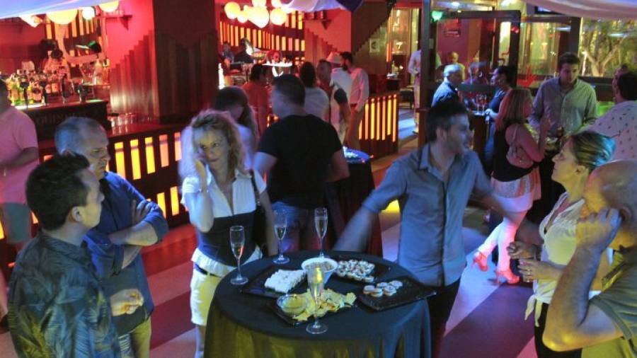 La discoteca se vistió de gala para acoger a todos los asistentes que quisieron compartir su 20 cumpleaños. Foto: PERE FERRÉ
