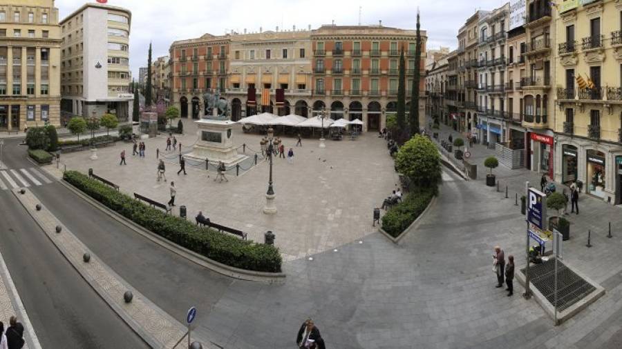 Visión panorámica de la plaza Prim desde un edificio de la esquina que hay con la calle de Monterols. Foto: Pere Ferré