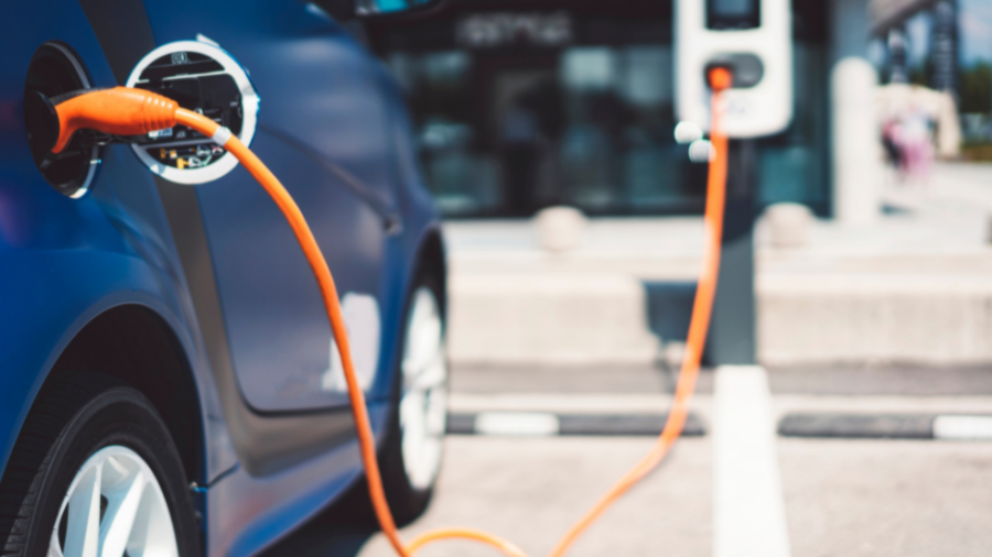 A día de hoy, la venta de un coche eléctrico en el concesionario sigue siendo un gran desafío para la plantilla de la concesión.