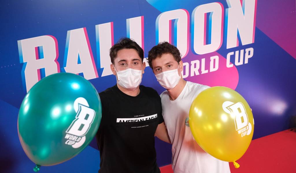 Ibai Llanos y Gerard Piqué organizan el primer mundial de globos en PortAventura