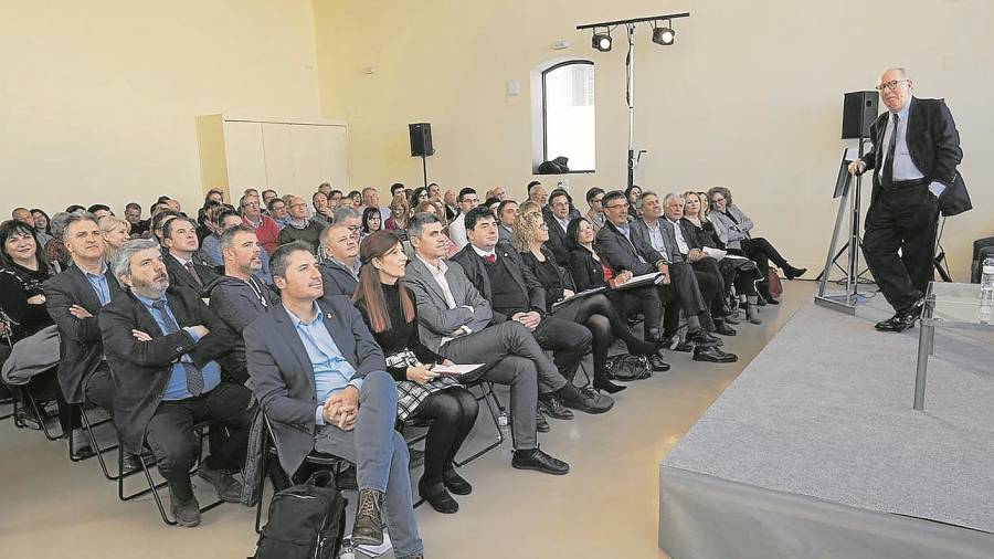 El primer Fòrum Econòmic de Tortosa, celebrat al museu, ha comptat amb una bona assistència. FOTO: Joan Revillas