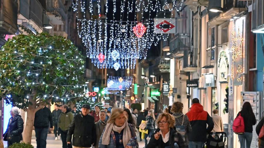 Divendres passat es van encendre els llums de Nadal dels carrers de Reus. FOTO: ALFREDO GONZÁLEZ