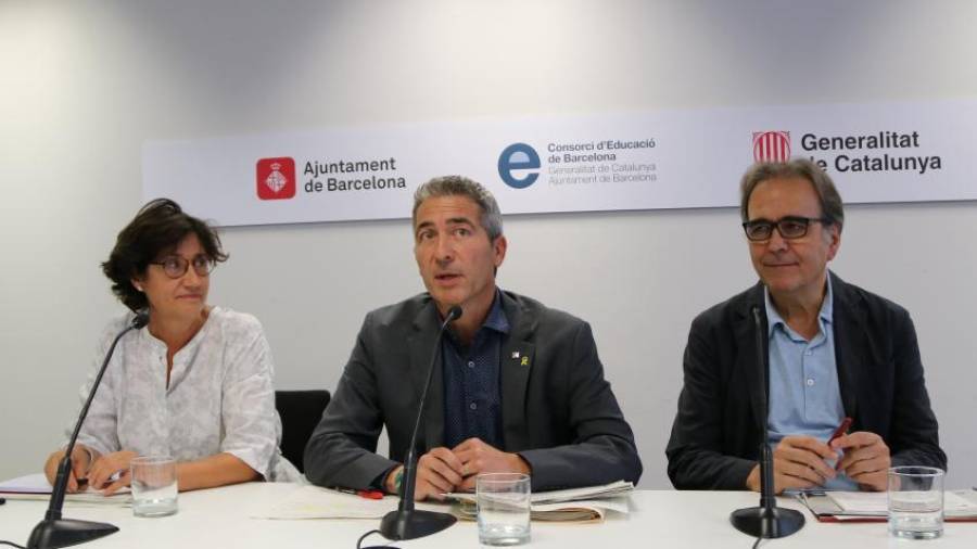 Josep González-Cambray (en el centro), Conseller de Educación (ERC). ACN