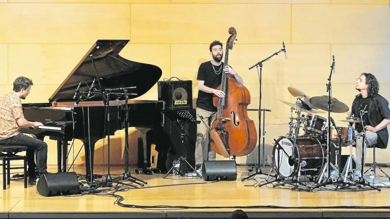 Joan Claver Trio, en una actuación en el Auditori Josep Carreras de Vila-seca en mayo. Foto: Fabián Acidres