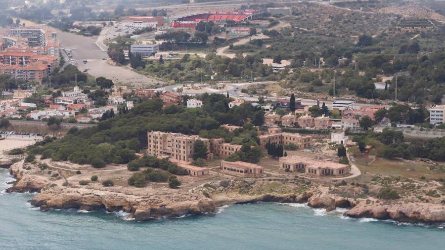 El primer paso para abrir la Savinosa será abrir la finca con un camino de ronda. FOTO: Pere Ferré