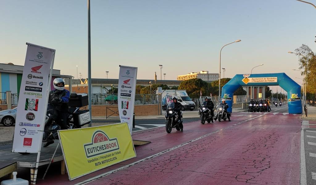 250 motociclistes i alguns famosos es reuneixen a la Eutichesbook a Vandellòs i l'Hospitalet