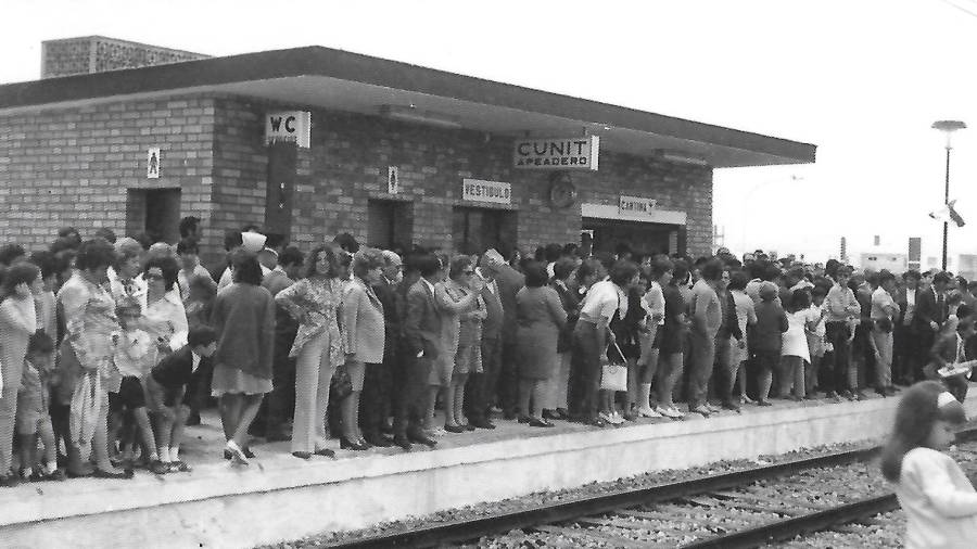 La inauguración del apeadero de Cunit en 1972. FOTO: DELMACIO DE CONITO