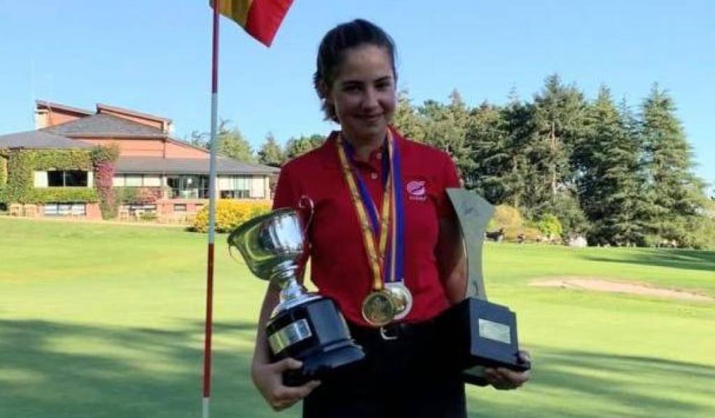 Marina Mitjans, campeona de España de golf infantil con Catalunya