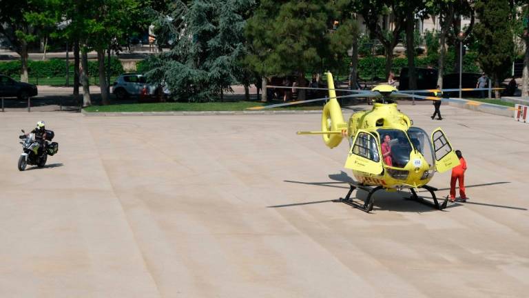 El helicóptero en la plaza dle Ayuntamiento. FOTO: Cedida
