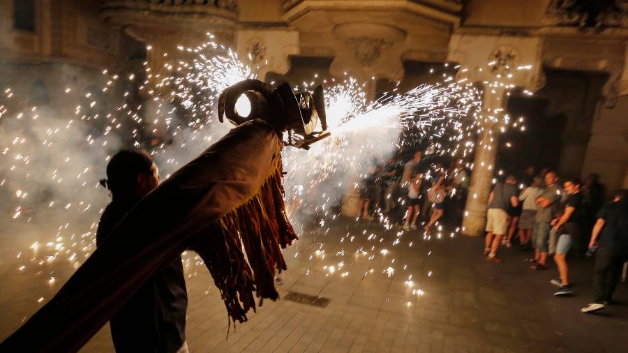 Los elementos festivos de fuego, protagonistas en Reus. Foto: P.Ferr&eacute;/DT