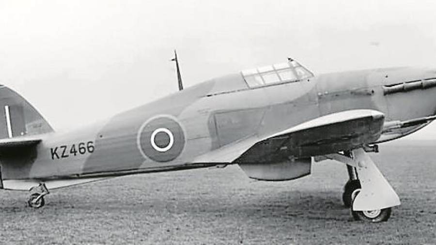 Un Hawker-Hurricane-Mk IIc, de la RAF (Royal Air Force) como &eacute;ste se perdi&oacute; accidentalmente en el mar del Ebro, el 22 de abril de 1943. FOTO: Col&bull;lecci&oacute; J.M. Castellv&iacute;