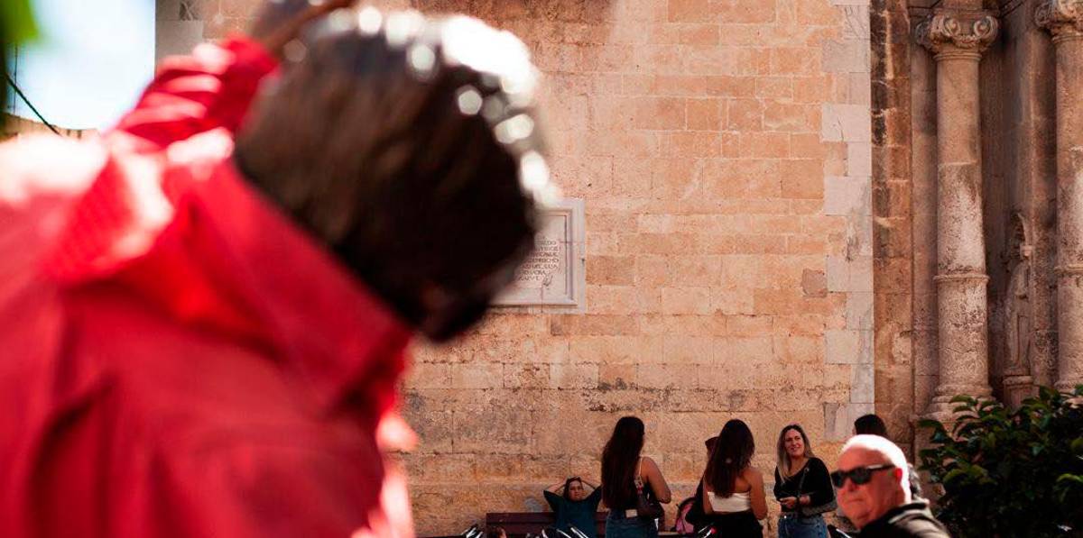 Una gran camisa en la torre de la iglesia de El Vendrell. Una gran camisa en la torre de la iglesia de El Vendrell.