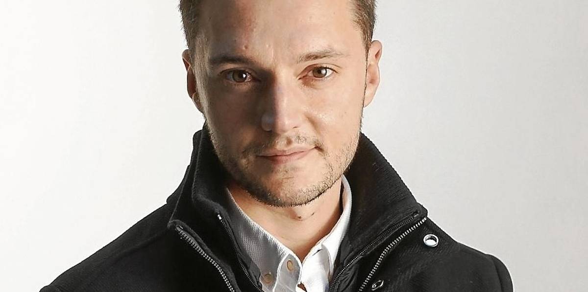 Jorge Muñoz: «En la novela encauzo mis dos pasiones: la historia y la  escritura»