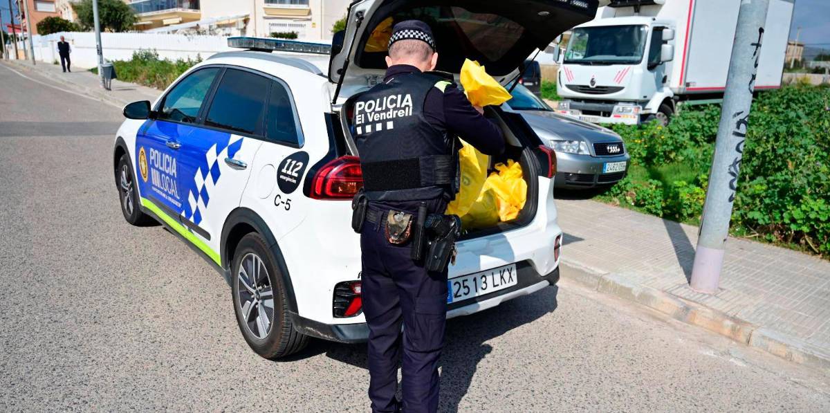 La Policía Local ayudo en el operativo coordinado por la Benemérita. Foto: Ramon Costa La Policía Local ayudo en el operativo coordinado por la Benemérita. Foto: Ramon Costa