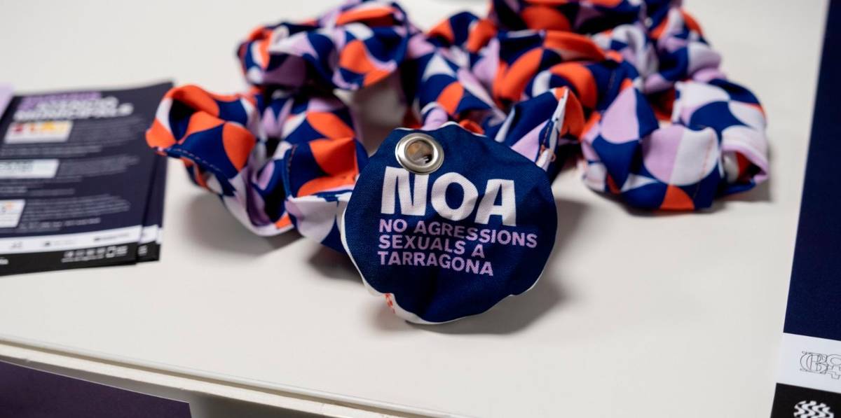 Entre los materiales de la campaña se han diseñado unos tapavasos para prevenir las agresiones por sumisión química. Foto: Joan Carles Borrachero Entre los materiales de la campaña se han diseñado unos tapavasos para prevenir las agresiones por sumisión química. Foto: Joan Carles Borrachero