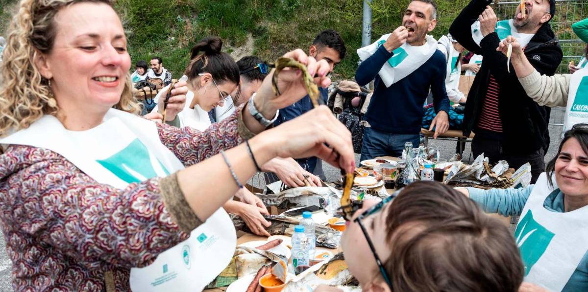 Unes 600 persones han menjat calçots. FOTO: Cedida Unes 600 persones han menjat calçots. FOTO: Cedida