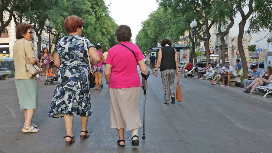 Los jubilados ven cómo sus pensiones apenas se revalorizan según transcurren los años. FOTO: LLUÍS MILIÁN/DT