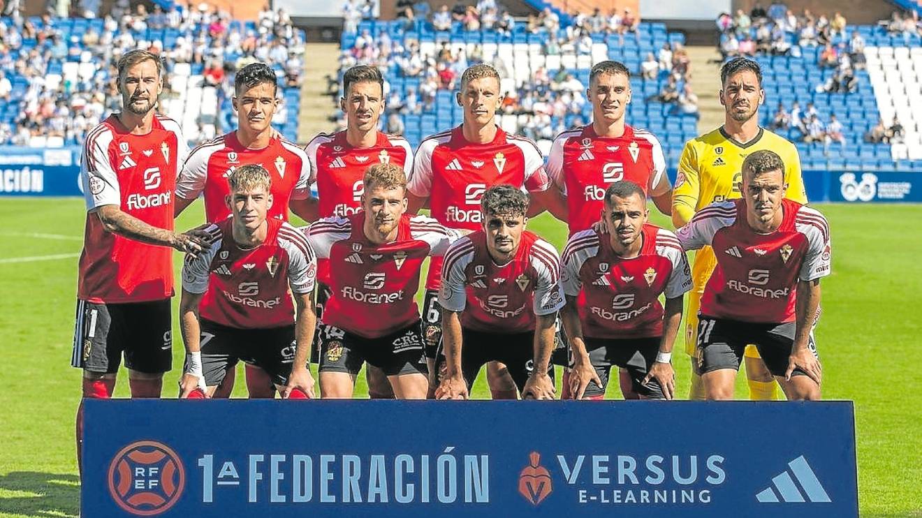 Uno de los onces iniciales del Real Murcia a lo largo de la presente temporada. foto: real murcia