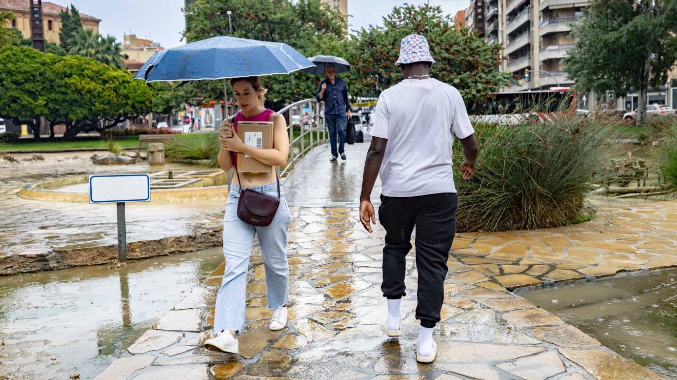 Lluvia en la Plaça Imperial Tarraco de Tarragona. Foto: Àngel Ullate